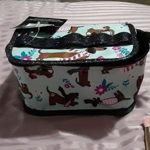 Make up bag with 2 skin masks for free